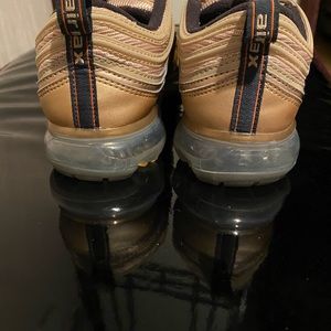 Nike Airmax size 9 women’s gold